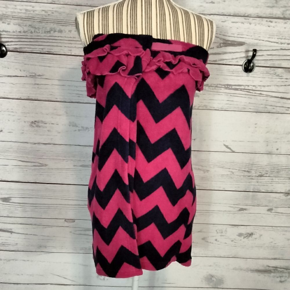 "No Boundaries" woman's shower wrap around